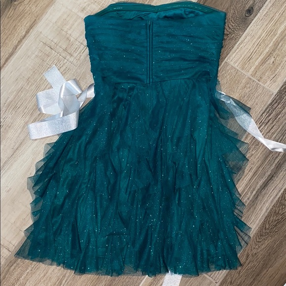 Teeze Me Mini Corkscrew Dress Emerald Sz 9 - Picture 2 of 3